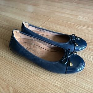 Vionic Navy Minna Leather Flats Women’s 7.5